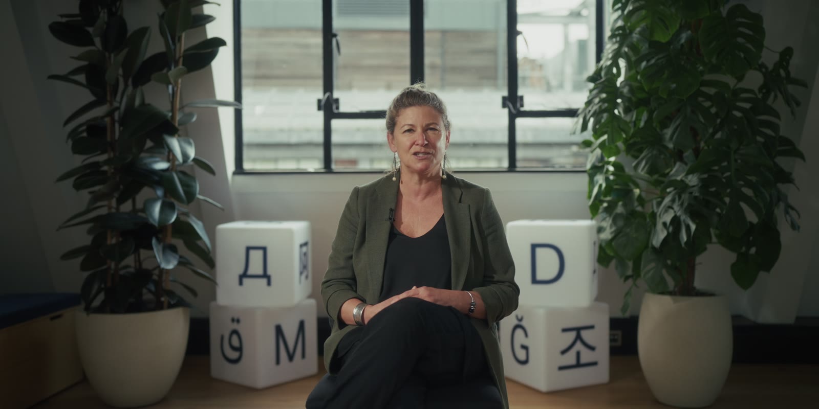 An interview among the letter cubes